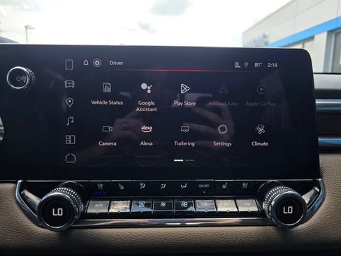 Used 2023 GMC Canyon Denali w/ Denali Black Edition AWD/4WD image 16