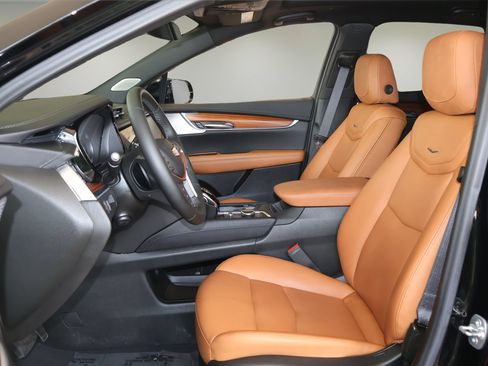 Certified 2025 Cadillac XT5 Premium Luxury FWD image 11