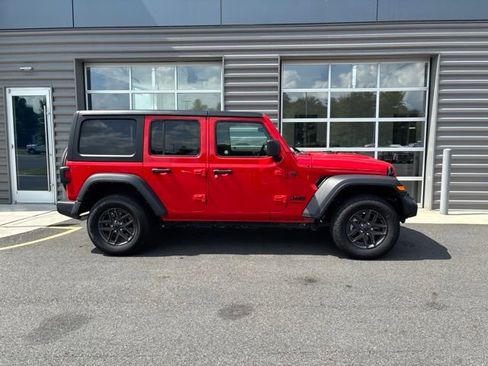 Used 2025 Jeep Wrangler Unlimited Sport AWD/4WD image 2