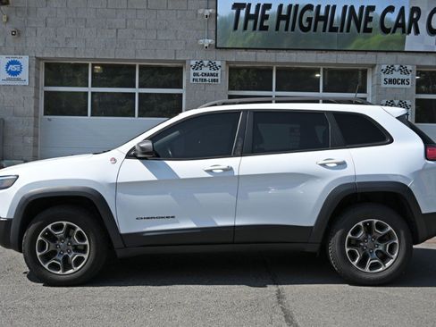 Used 2020 Jeep Cherokee Trailhawk AWD/4WD image 2
