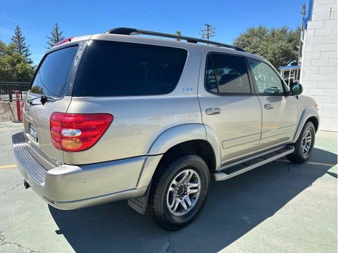 Used 2004 Toyota Sequoia SR5 RWD image 7