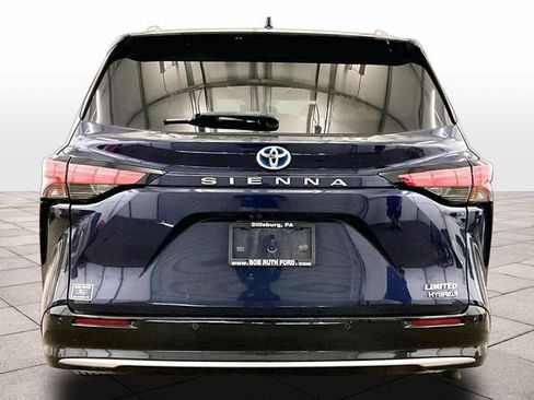 Used 2021 Toyota Sienna Limited FWD image 4