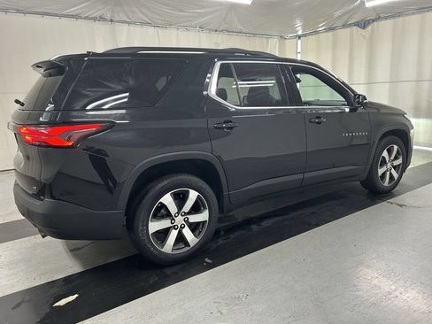 Used 2022 Chevrolet Traverse LT w/ LT Premium Package AWD/4WD image 2