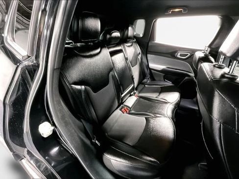 Used 2024 Jeep Compass Latitude image 25