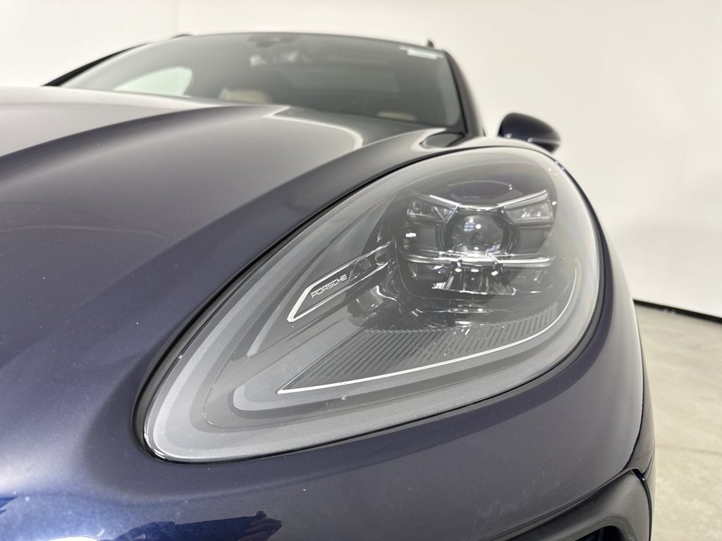 Certified 2023 Porsche Macan w/ Premium Package Plus AWD/4WD image 11