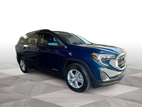 Used 2020 GMC Terrain SLE w/ Driver Convenience Package FWD image 2