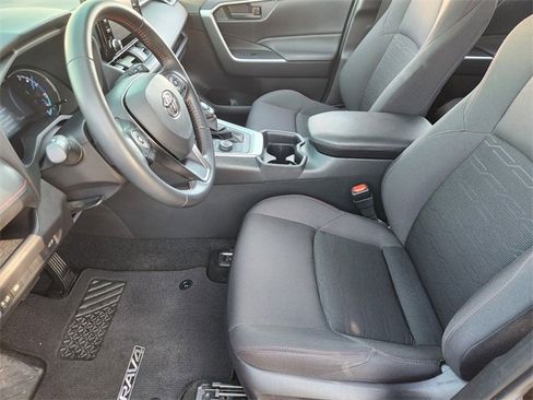 Used 2021 Toyota RAV4 SE image 9