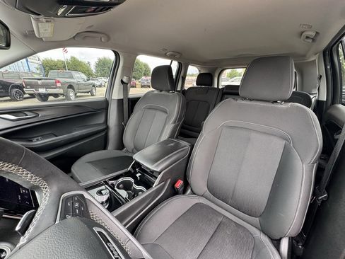 Used 2023 Jeep Grand Cherokee Laredo image 18