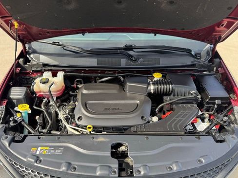 Used 2023 Chrysler Voyager LX image 27