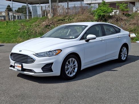Used 2020 Ford Fusion SE FWD image 3