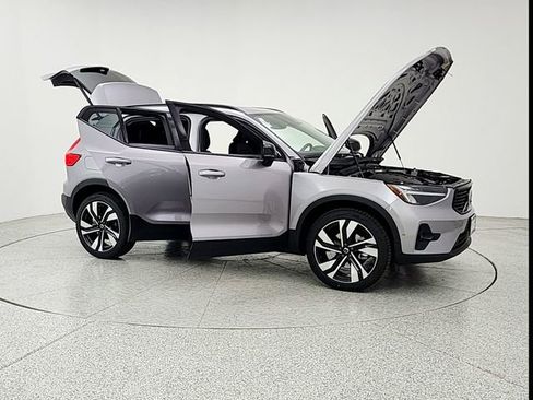 New 2026 Volvo XC40 B5 Plus w/ Climate Package AWD/4WD image 10
