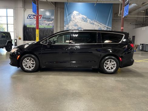 Used 2024 Chrysler Voyager LX FWD image 2