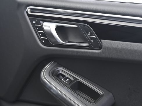 Certified 2023 Porsche Macan Turbo AWD/4WD image 21