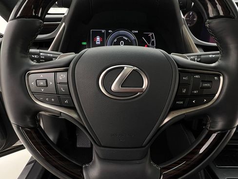 Used 2021 Lexus ES 300h w/ Luxury Package image 16