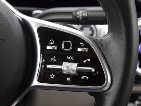 Used 2022 Mercedes-Benz GLB 250 4MATIC image 27