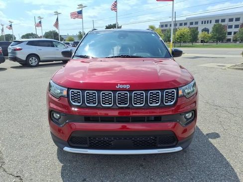 Used 2025 Jeep Compass Limited AWD/4WD image 2