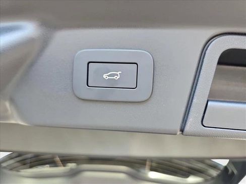 New 2026 Land Rover Range Rover Velar Dynamic SE image 13