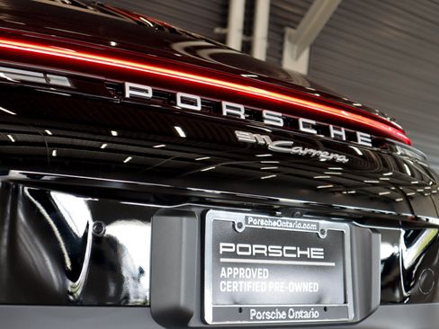 Used 2025 Porsche 911 Carrera RWD image 29