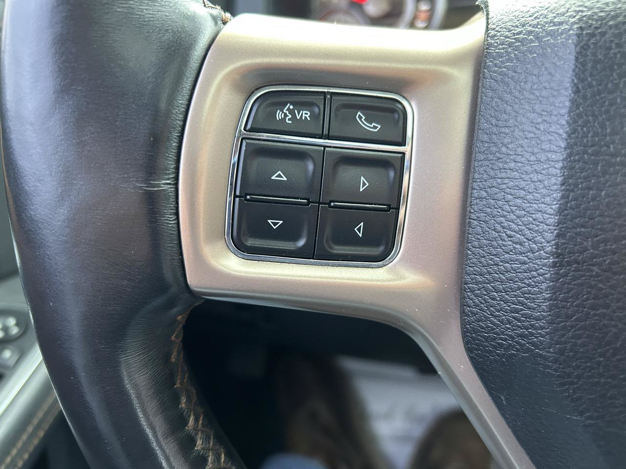 Used 2016 RAM 1500 Laramie Longhorn w/ Convenience Group AWD/4WD image 18