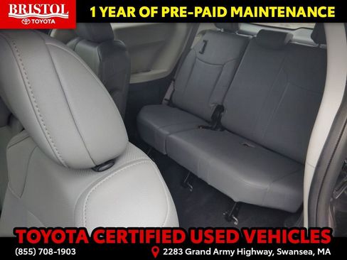 Used 2024 Toyota Sienna XLE FWD image 16