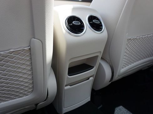 Certified 2025 Mercedes-Benz GLB 250 image 50