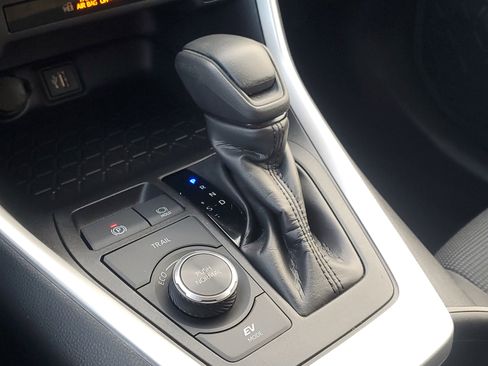 Certified 2024 Toyota RAV4 LE image 29