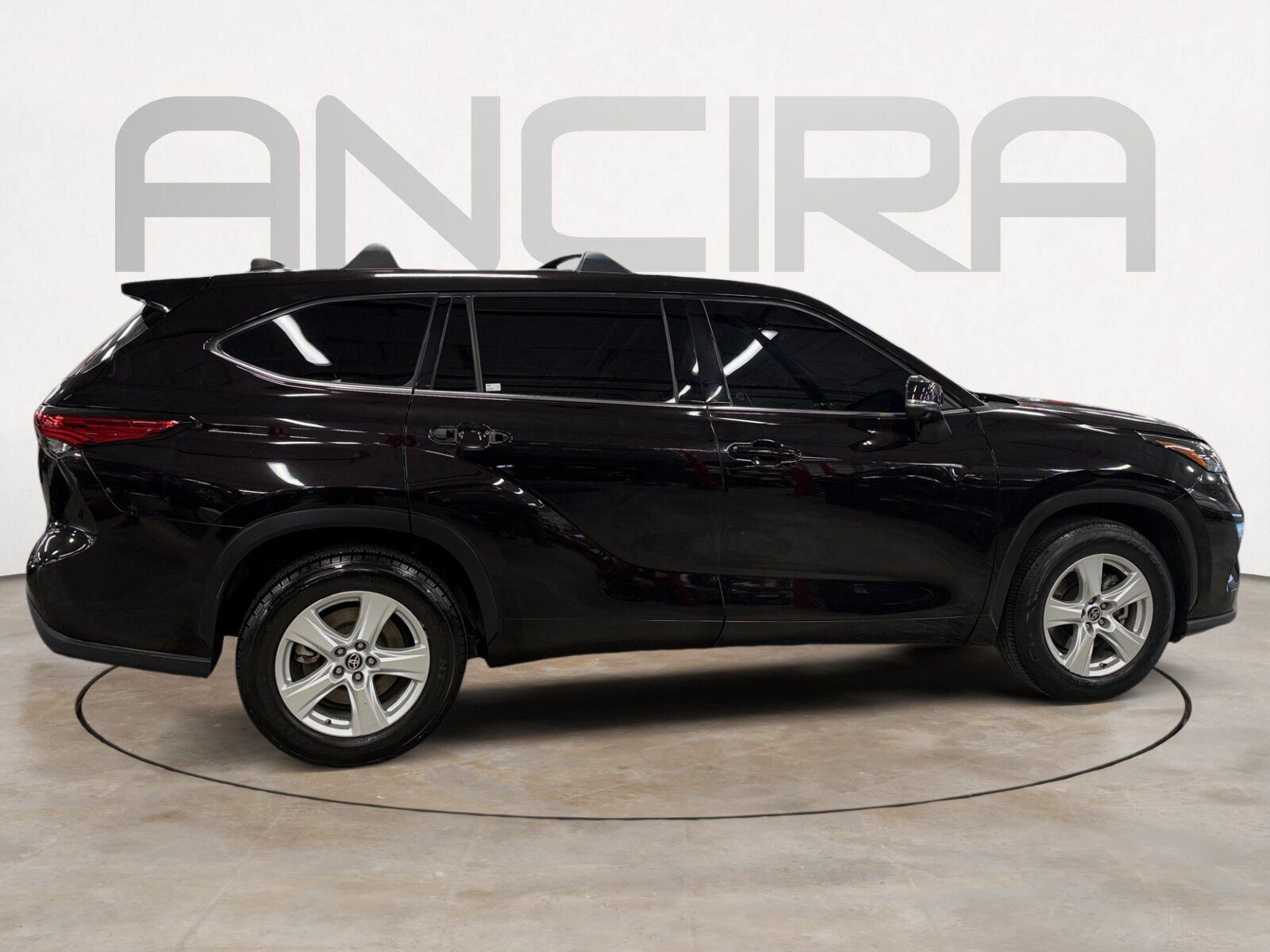 Used 2022 Toyota Highlander LE FWD image 13