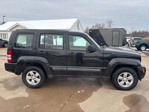 Used 2010 Jeep Liberty Sport image 2