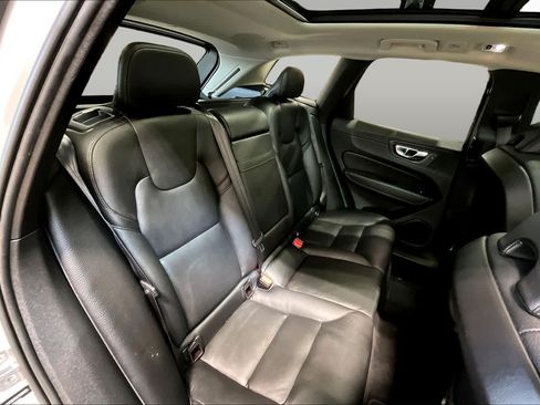 Used 2019 Volvo XC60 T6 Momentum w/ Advanced Package AWD/4WD image 19
