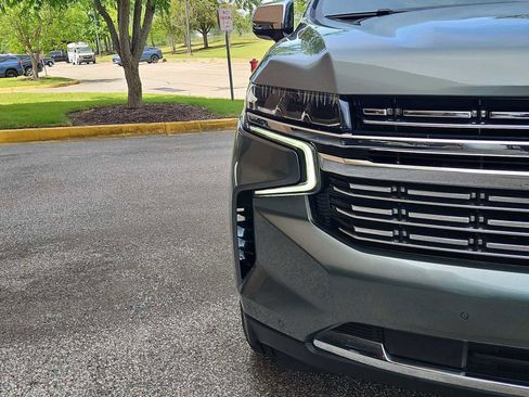 Used 2023 Chevrolet Suburban Premier AWD/4WD image 21