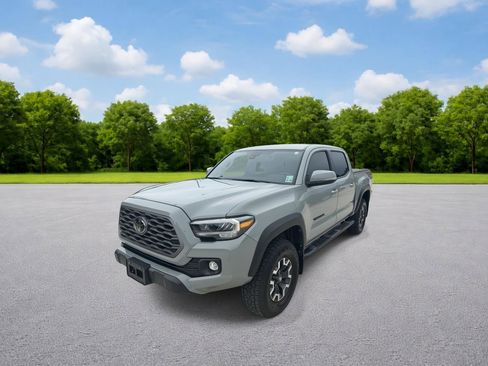 Used 2023 Toyota Tacoma TRD Off-Road w/ Black Out Package (TMS) AWD/4WD image 2