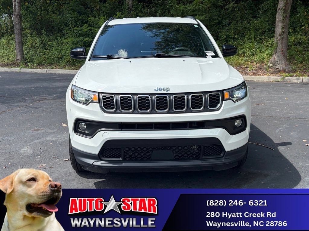 Used 2024 Jeep Compass Latitude w/ Convenience Group AWD/4WD image 7