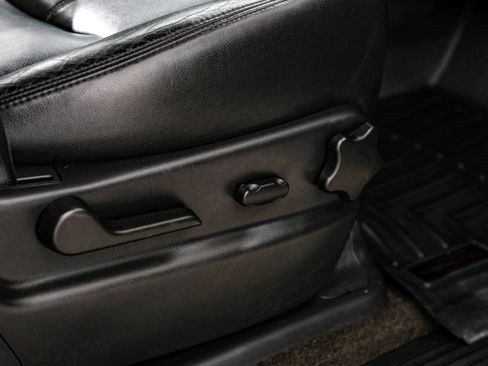 Used 2013 Chevrolet Avalanche LT w/ Suspension Package, Off-Road image 36