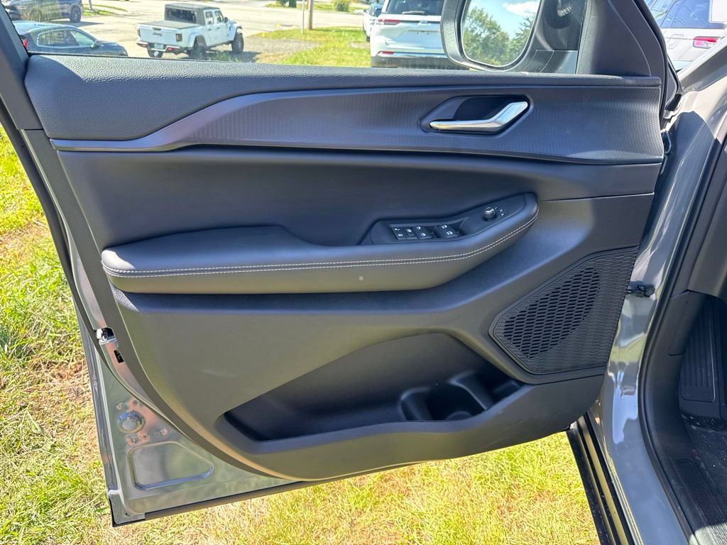 New 2027 Jeep Grand Cherokee Laredo X AWD/4WD image 18