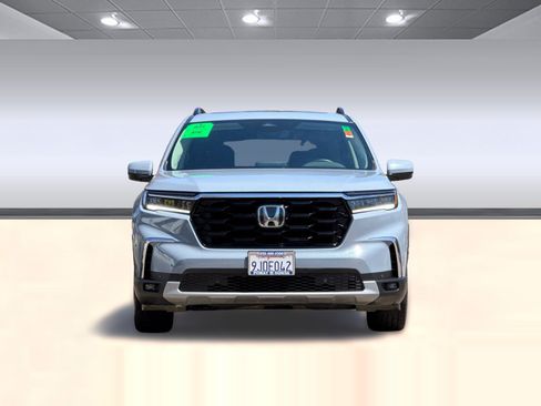 Used 2024 Honda Pilot Touring image 6