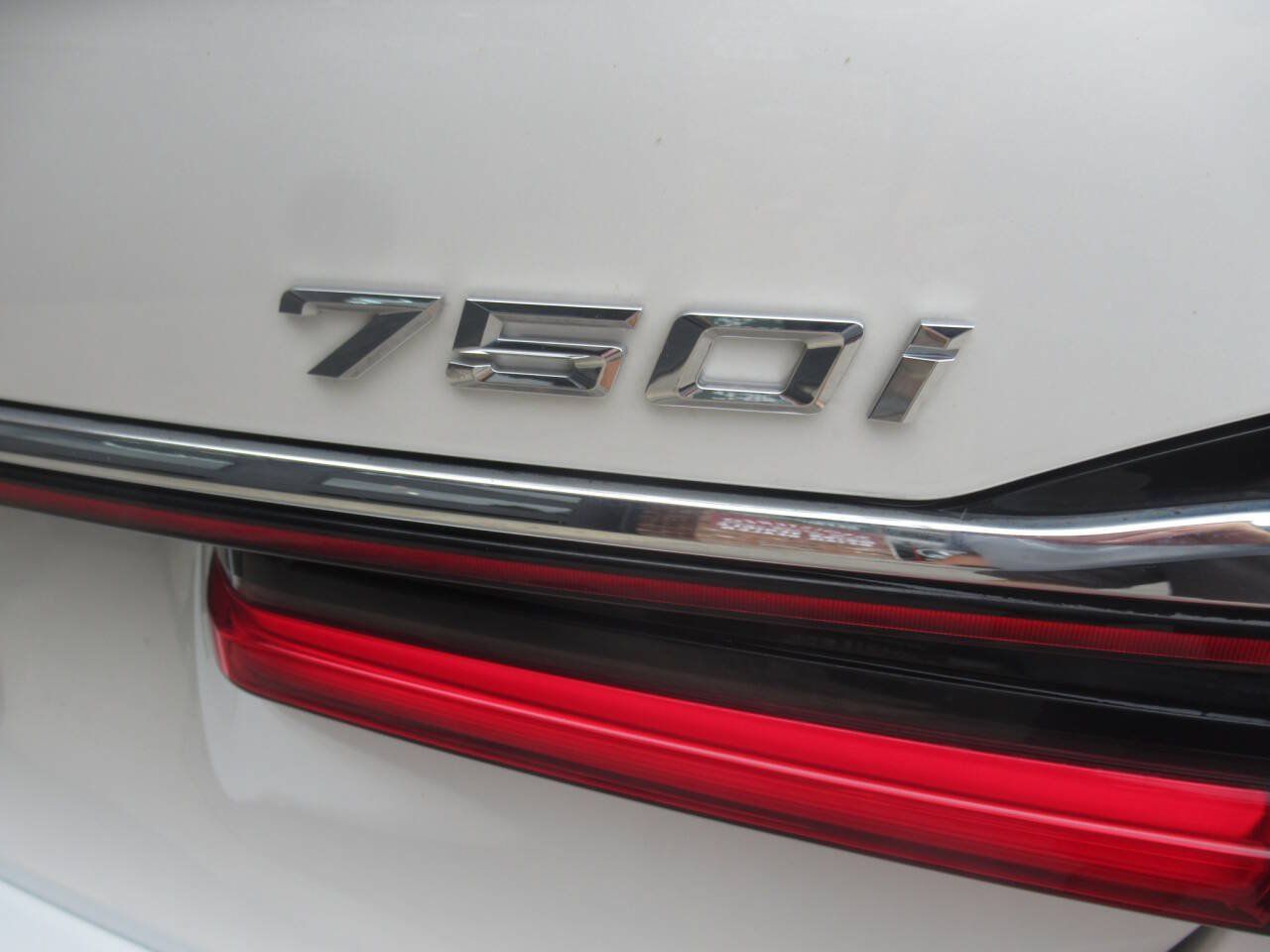 Used 2021 BMW 750i xDrive w/ Executive Package AWD/4WD image 16
