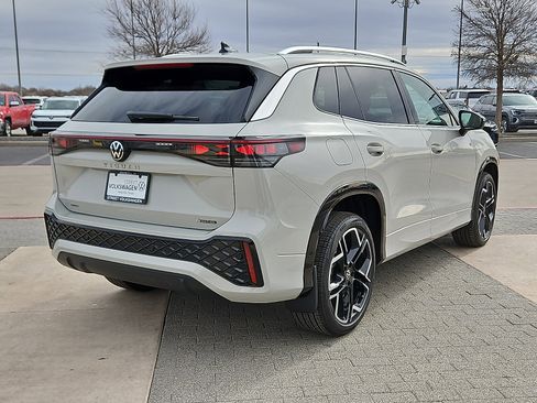 New 2026 Volkswagen Tiguan SEL R-Line image 4