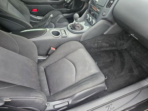 Used 2014 Nissan 370Z Coupe RWD image 18