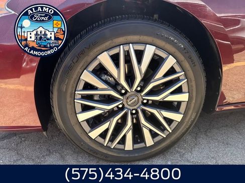 Used 2023 Nissan Altima 2.5 SV image 2