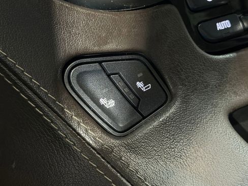 Used 2019 Chevrolet Suburban LT AWD/4WD image 31