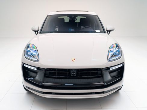 Certified 2026 Porsche Macan AWD/4WD image 6