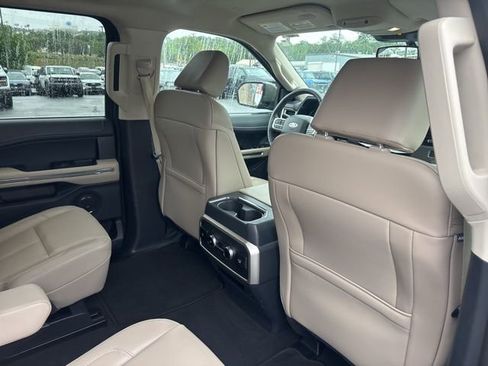 Used 2024 Ford Expedition XLT RWD image 8