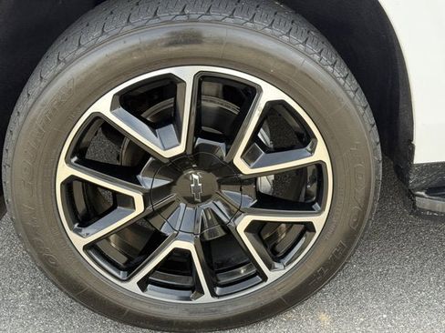 Used 2021 Chevrolet Suburban RST w/ Luxury Package image 11