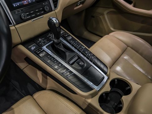 Used 2018 Porsche Macan AWD/4WD image 21