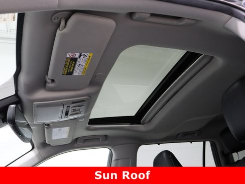 Used 2024 Toyota Highlander XLE image 27