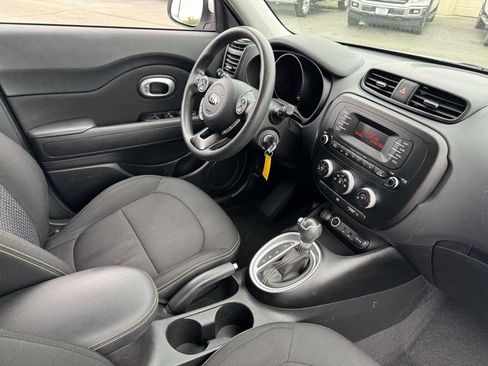 Used 2014 Kia Soul + image 12