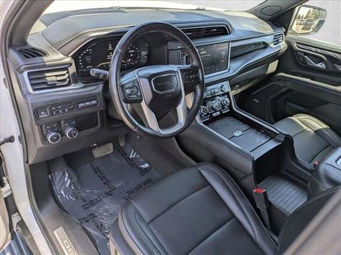Used 2022 GMC Yukon XL Denali AWD/4WD image 9