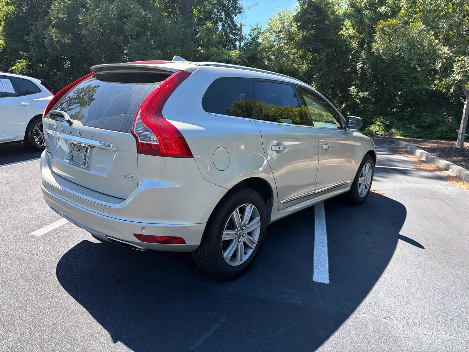 Used 2017 Volvo XC60 T5 Inscription w/ Preferred Option Package FWD image 14