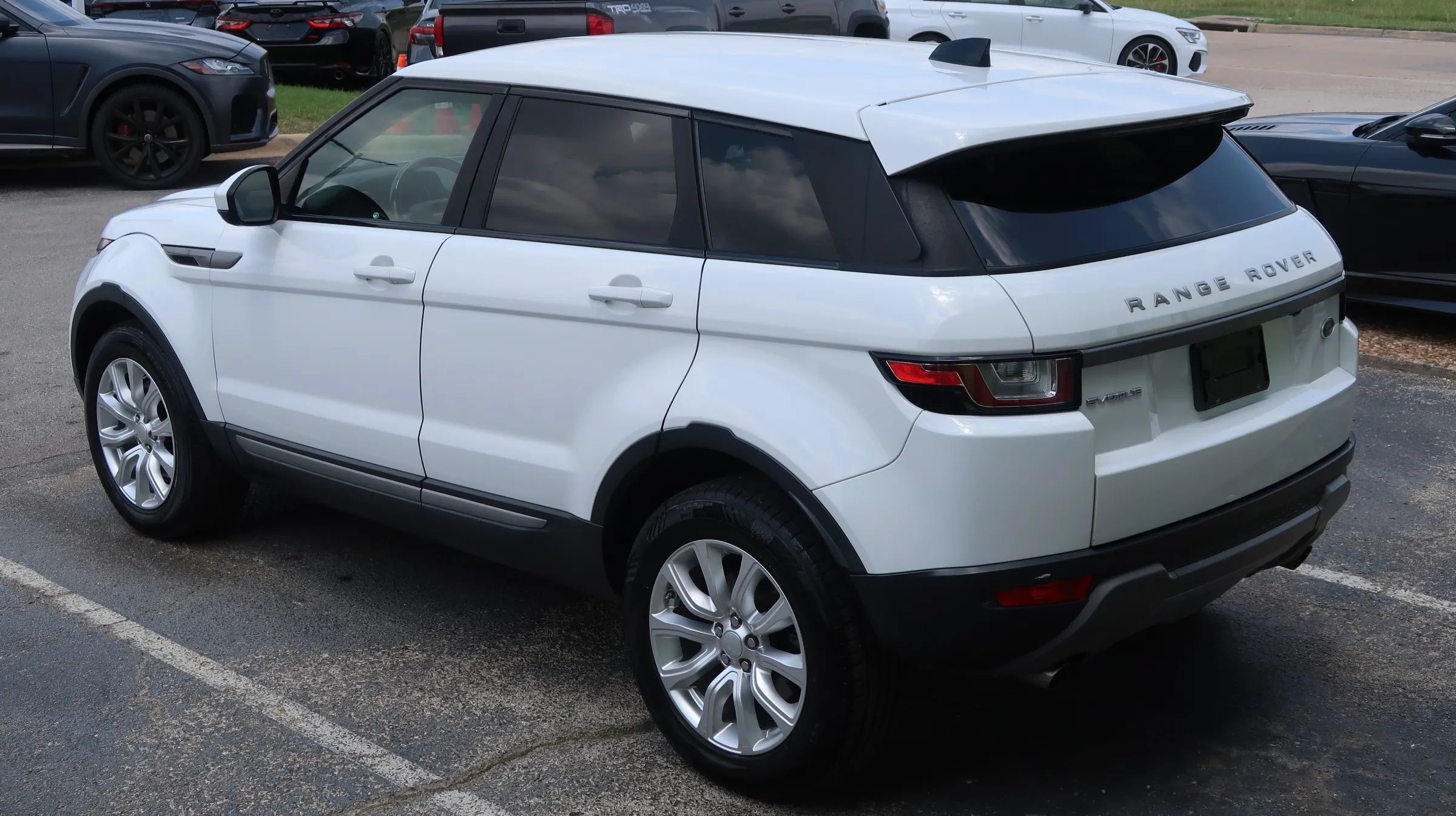 Used 2019 Land Rover Range Rover Evoque AWD/4WD image 12