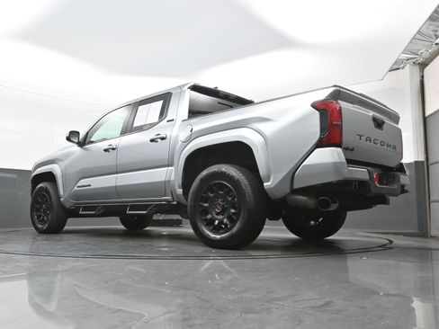 Used 2025 Toyota Tacoma SR5 AWD/4WD image 30